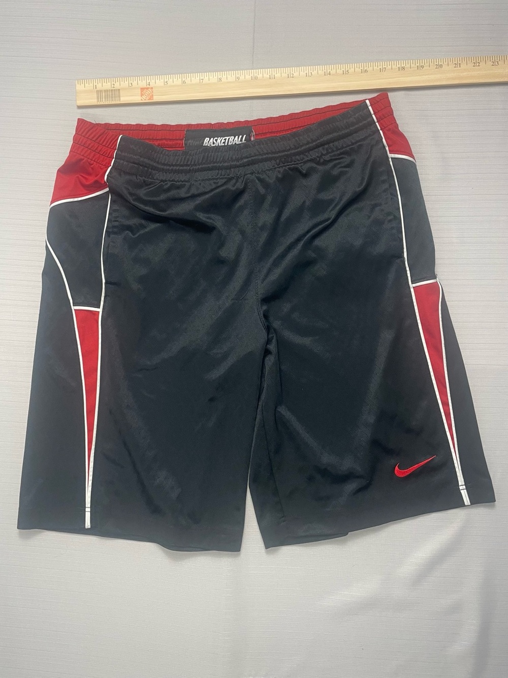 Buy 3, get 30% off! Vintage Y2K Nike Baggy Basketball Shorts – Black/Red/White